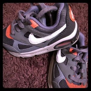 Toddler boys Nike’s sz 6C
